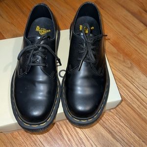 1461 Bex Smooth Leather Oxford Shoes. Size 7.5. Doesn’t come with original box.